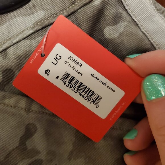 Spanx Stretch Twill Shorts In Green Camouflage Women's Size Large NWT - Picture 8 of 14